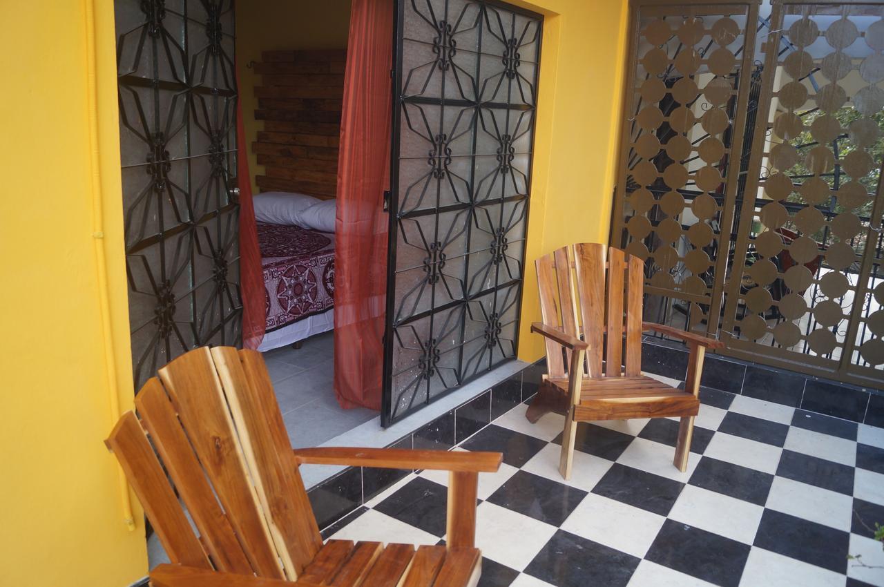 Hostal Las Cruces Valladolid  Exterior foto