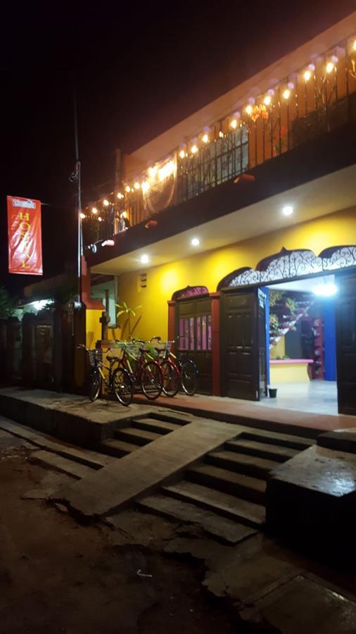 Hostal Las Cruces Valladolid  Exterior foto